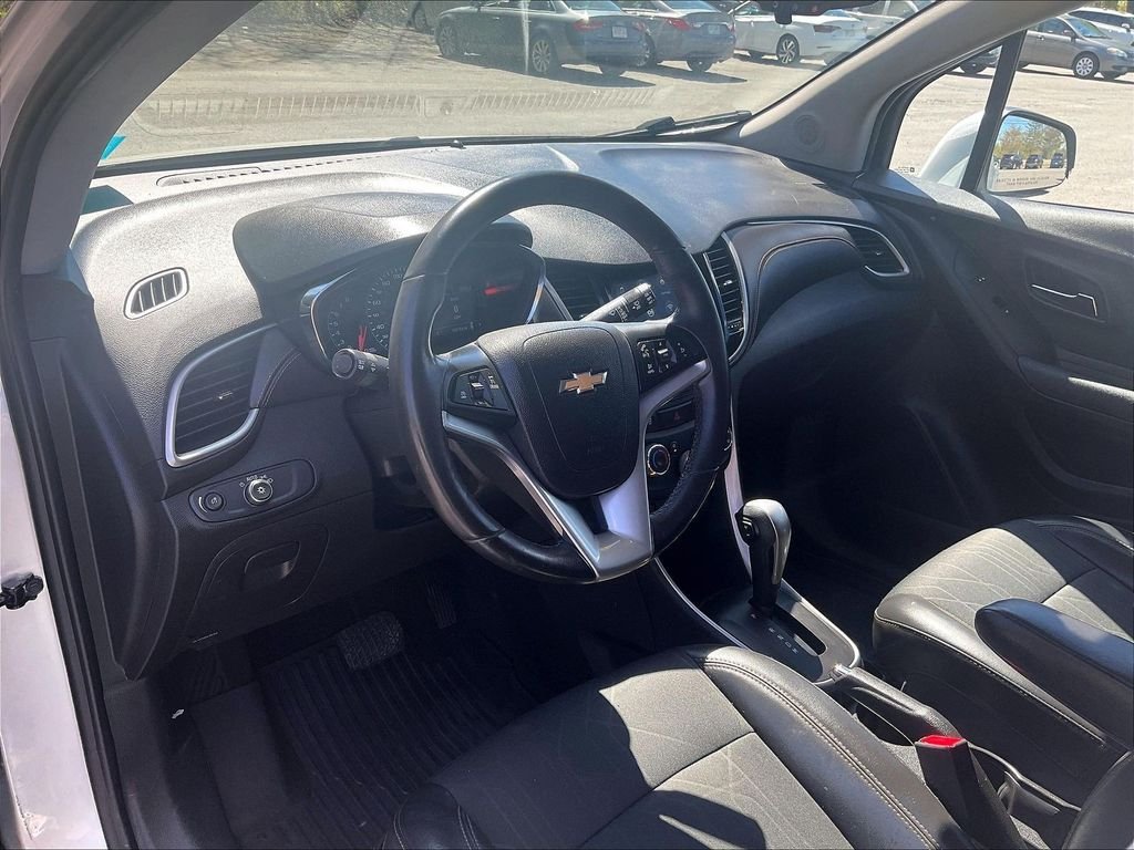 Used 2018 Silver Chevrolet LT image 8