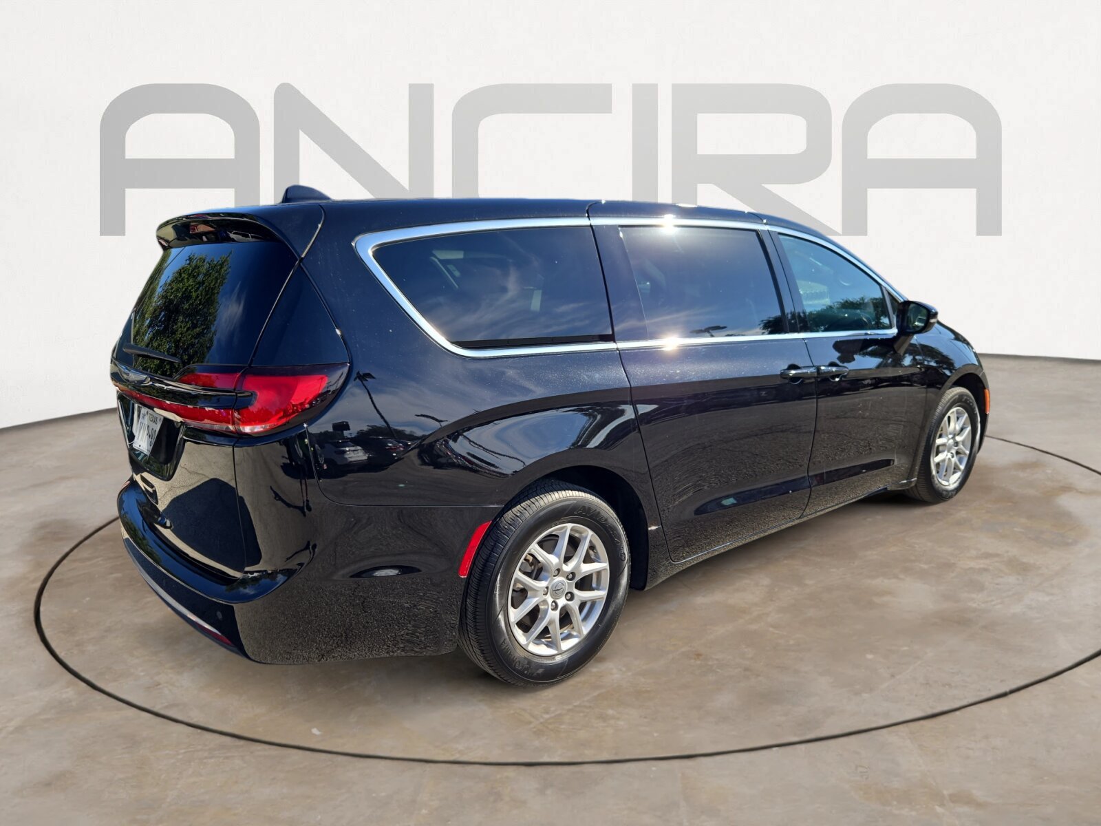 Used 2025 Diamond Black Crystal Pearlcoat Chrysler Select image 8
