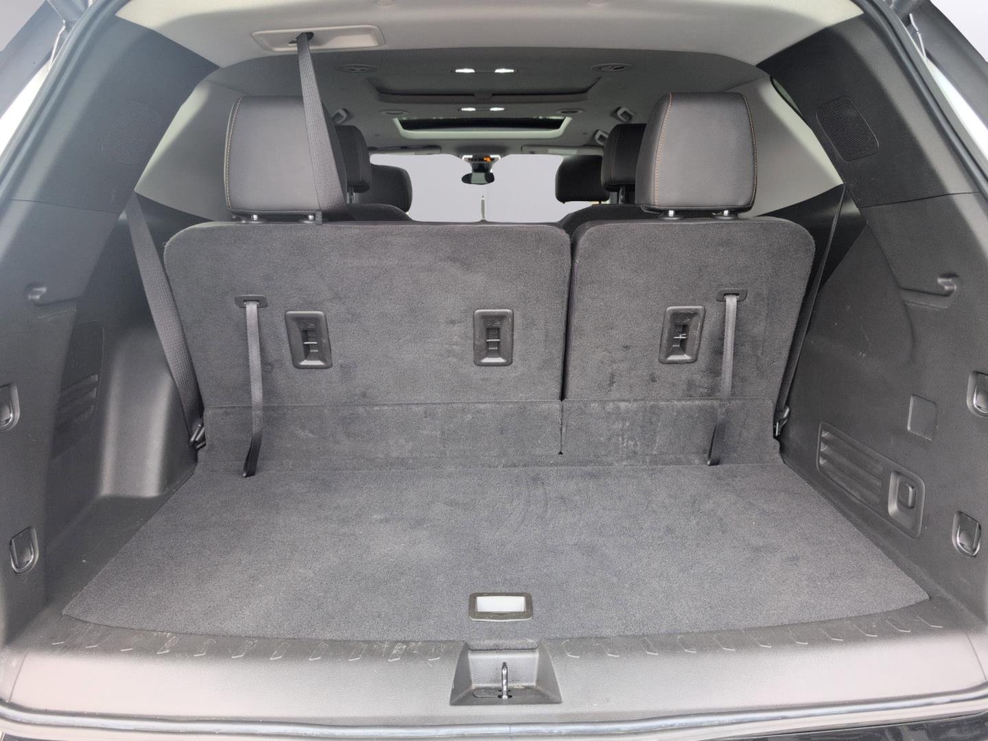 Used 2021 Iridescent Pearl Tricoat Chevrolet Premier image 9