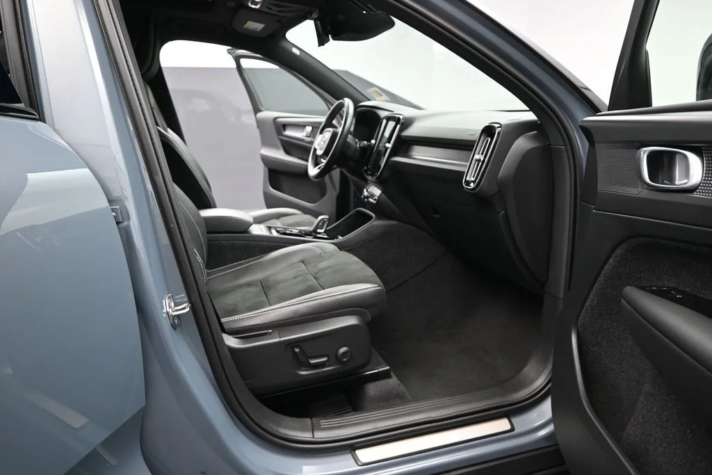 Used 2021 Thunder Gray Metallic Volvo R-Design image 16