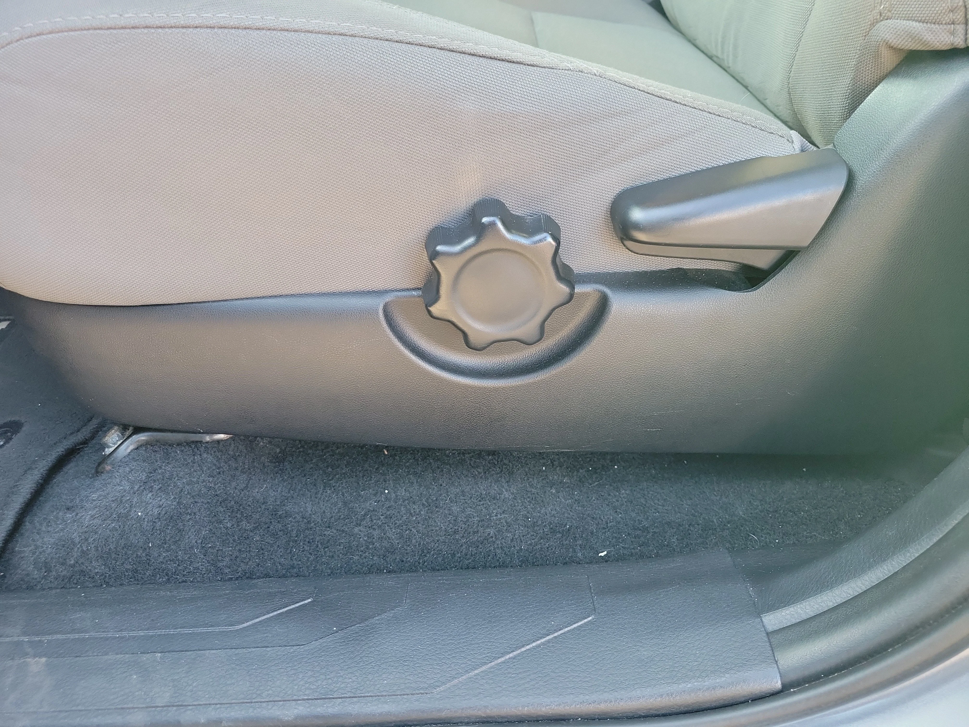Used 2018 Silver Sky Metallic Toyota SR5 image 12