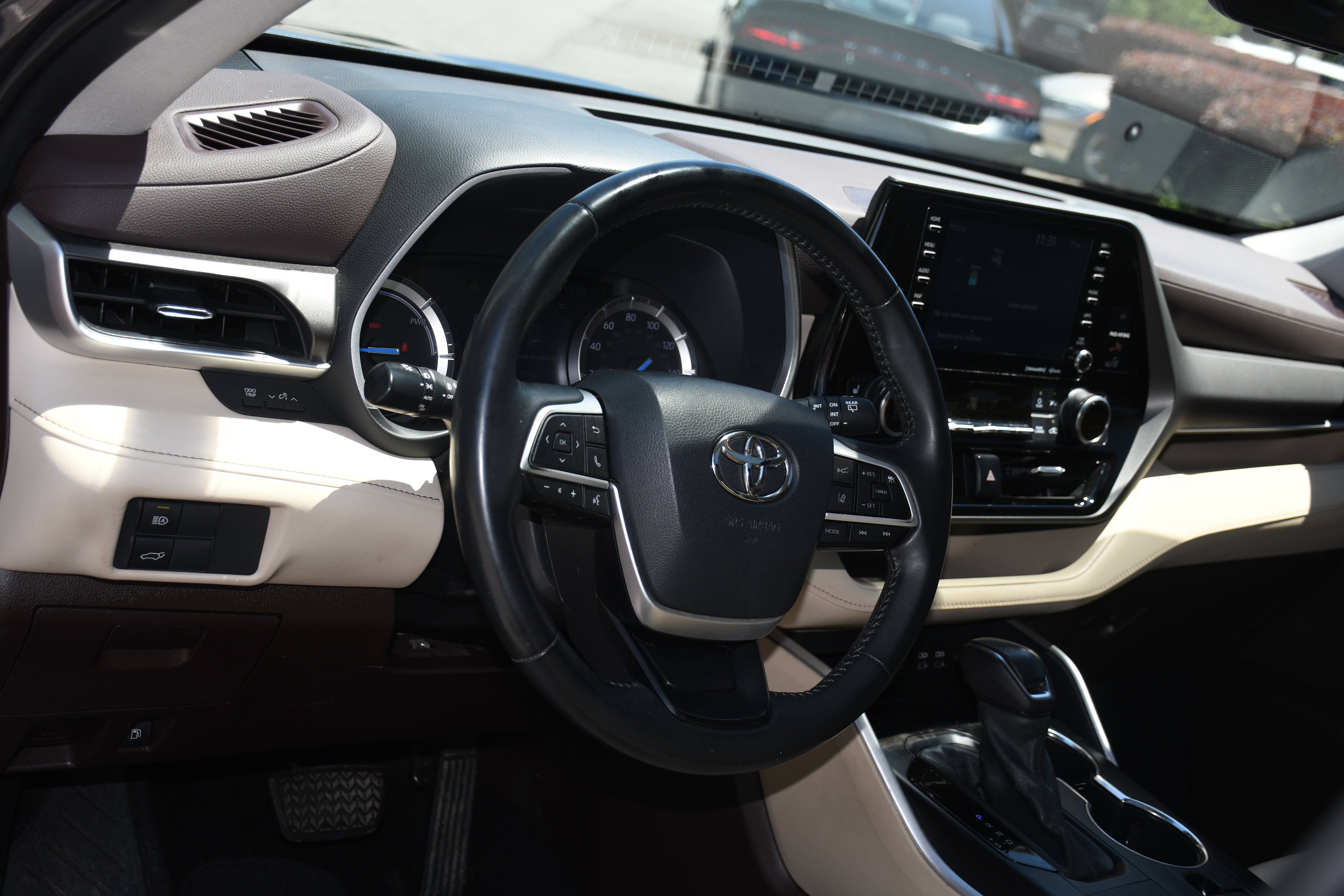 Used 2022 Gray Toyota XLE image 9
