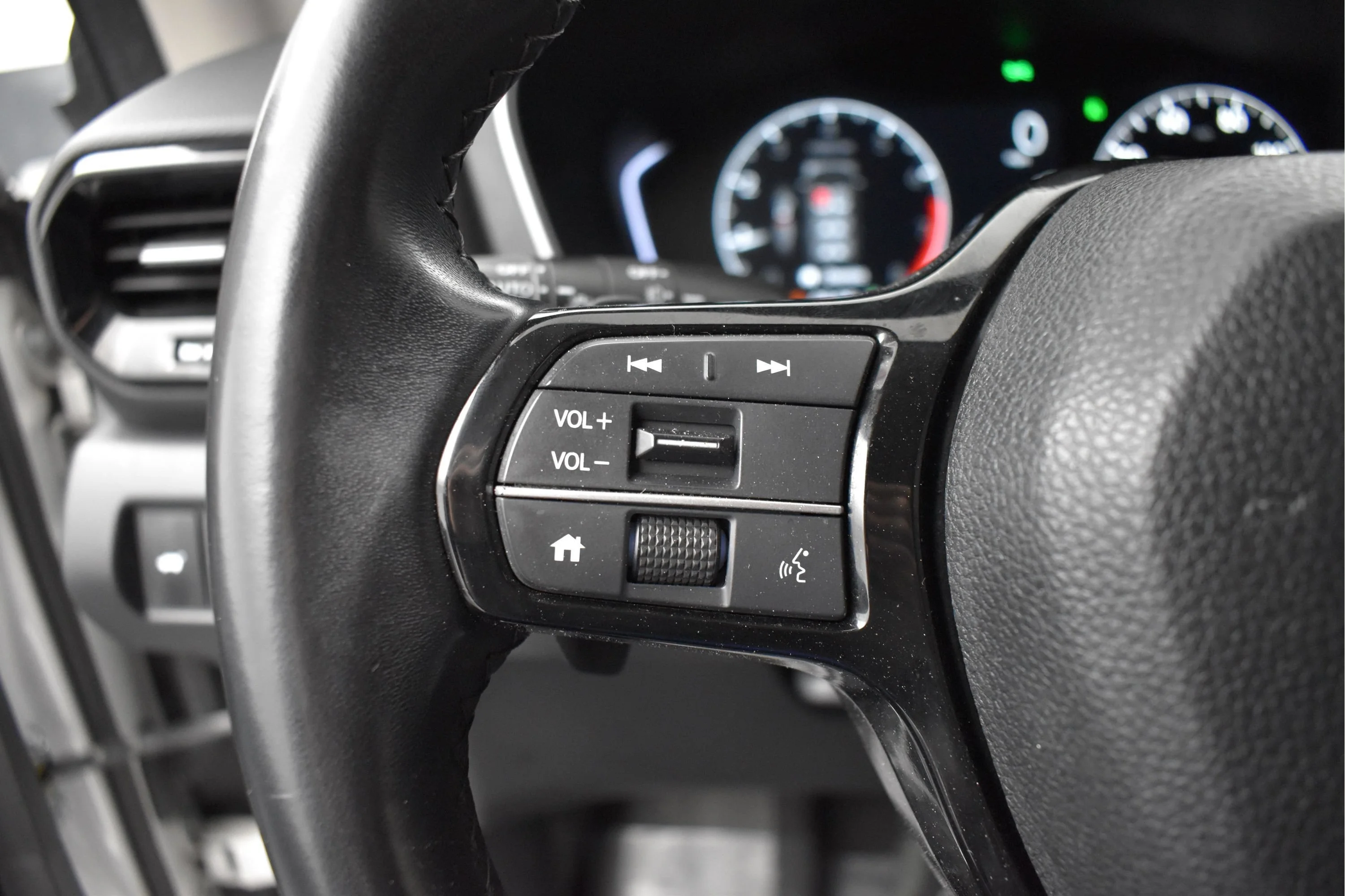 Used 2023 Platinum White Pearl Honda Touring image 22