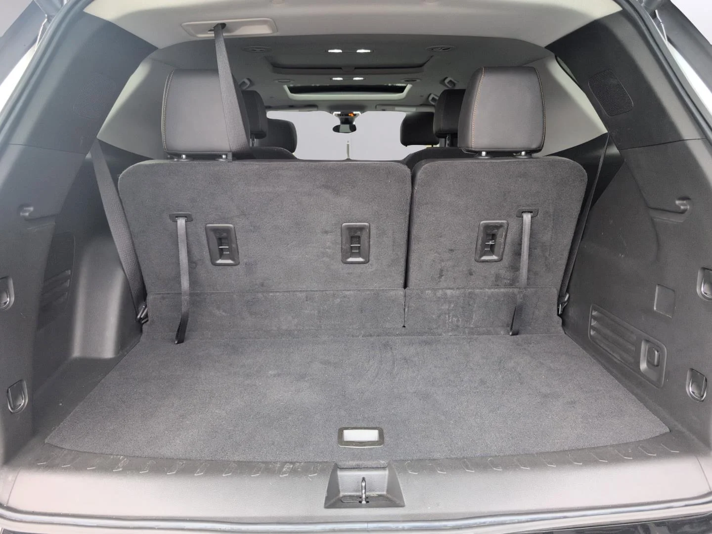 Used 2021 Iridescent Pearl Tricoat Chevrolet Premier image 9
