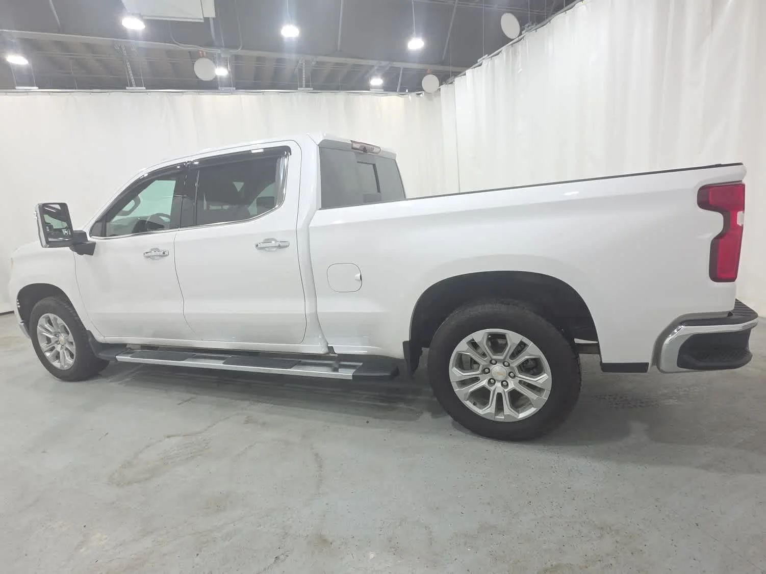 Used 2024 Iridescent Pearl Tricoat Chevrolet LTZ image 3
