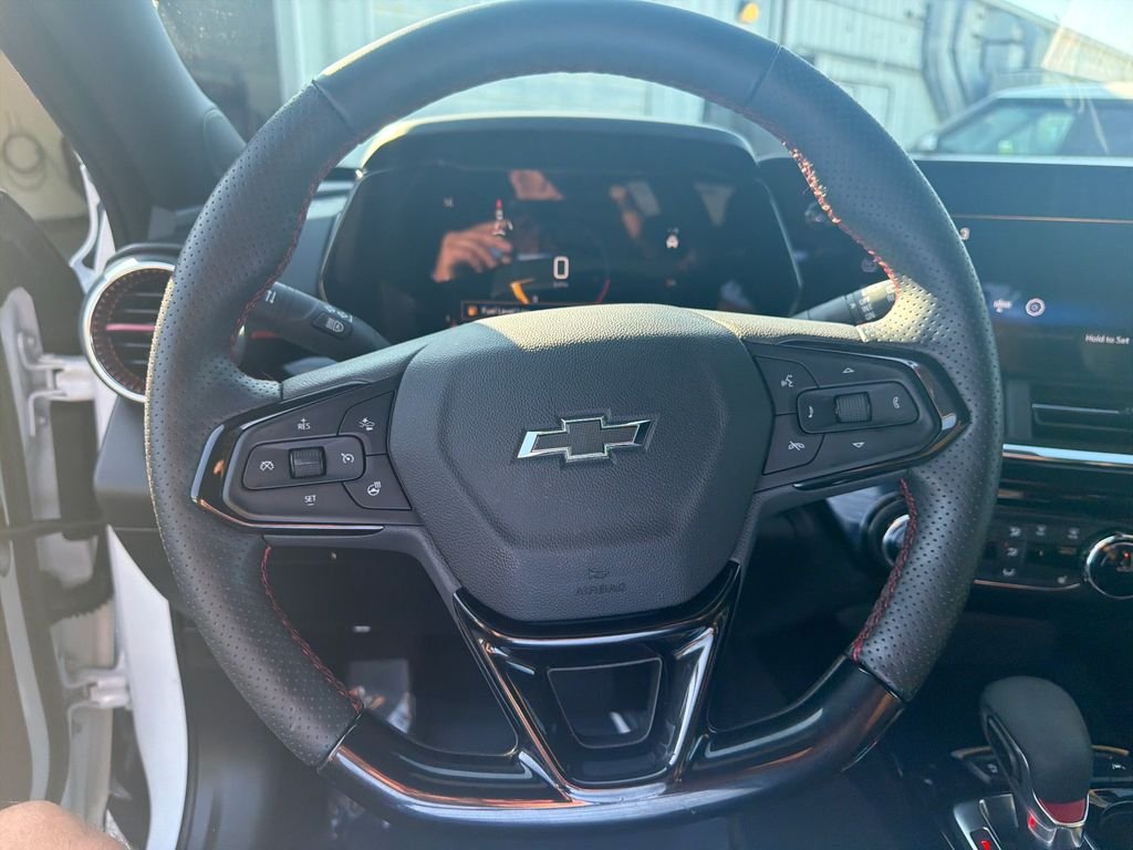 Used 2025 White Chevrolet 2RS image 17