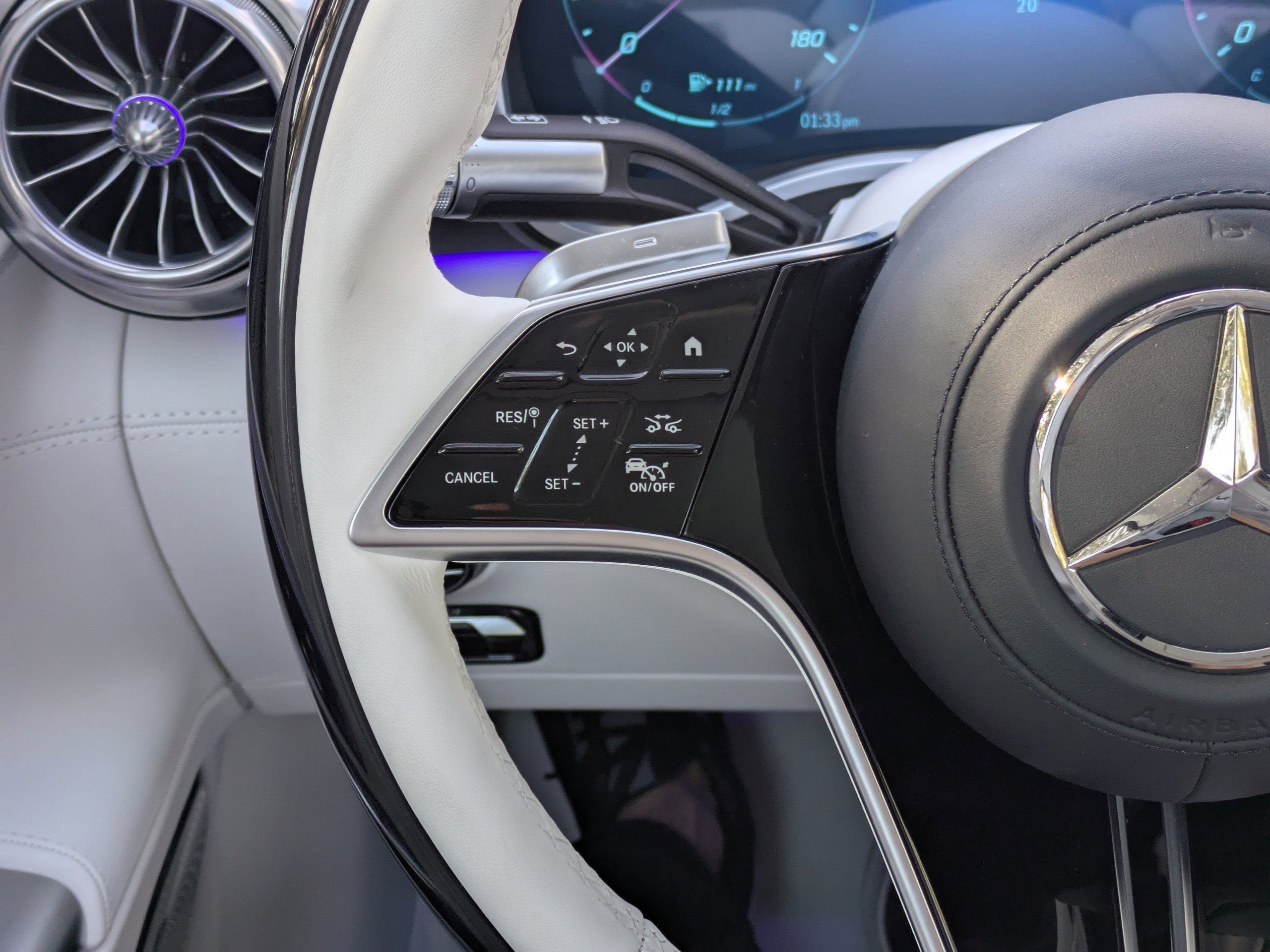 New 2026 MANUFAKTUR moonlight white magno (White Ambiance) Mercedes-Benz Maybach SL 680 Monogram Series image 14