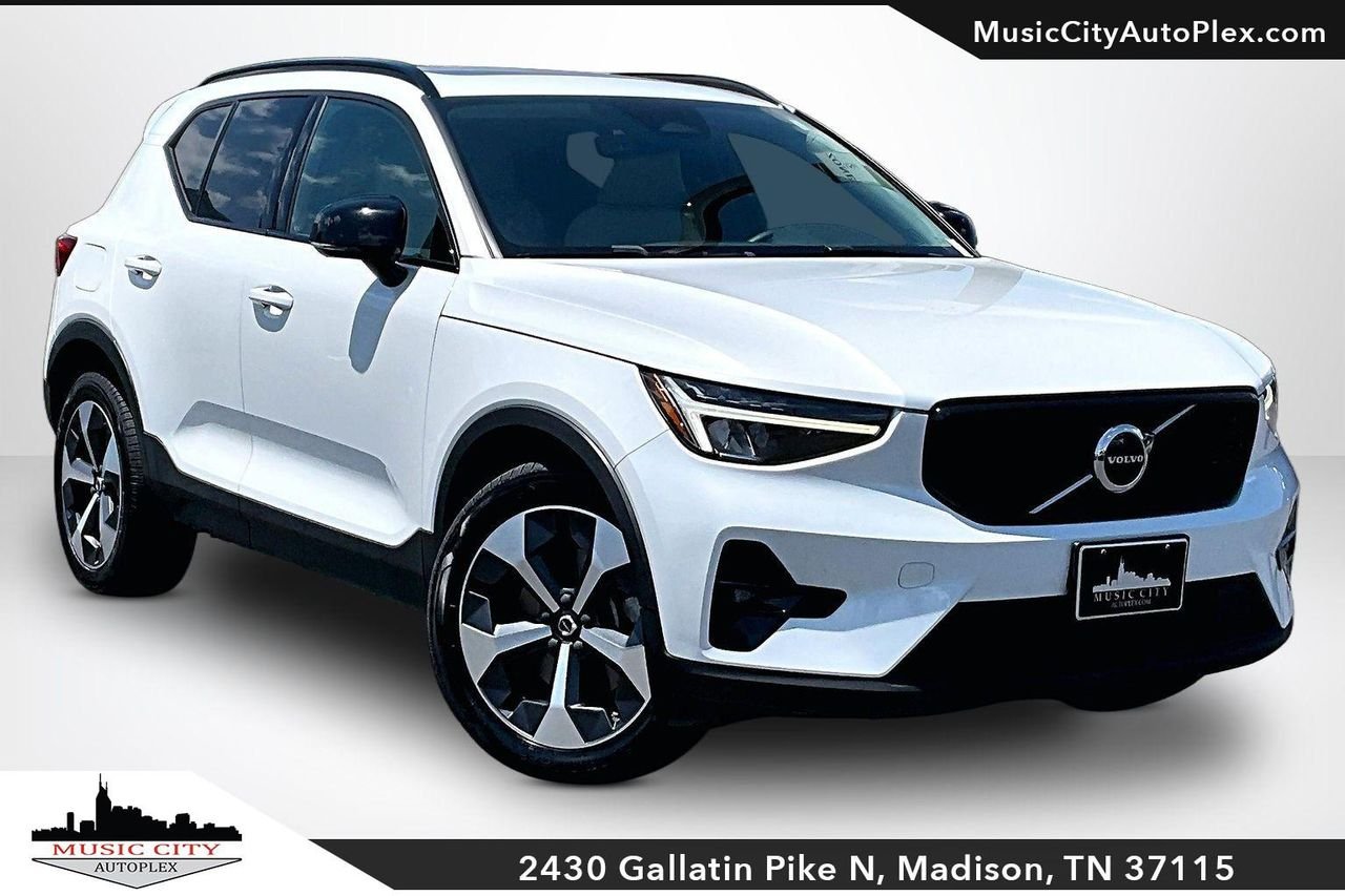 2023 Volvo XC40 B5 Plus Dark AWD's photo