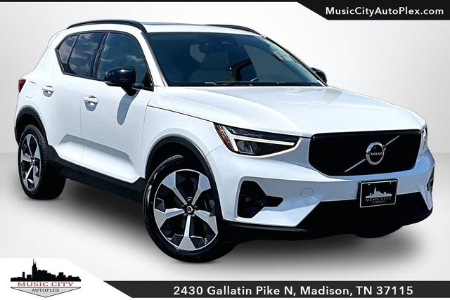 2023 Volvo XC40 B5 Plus Dark Theme