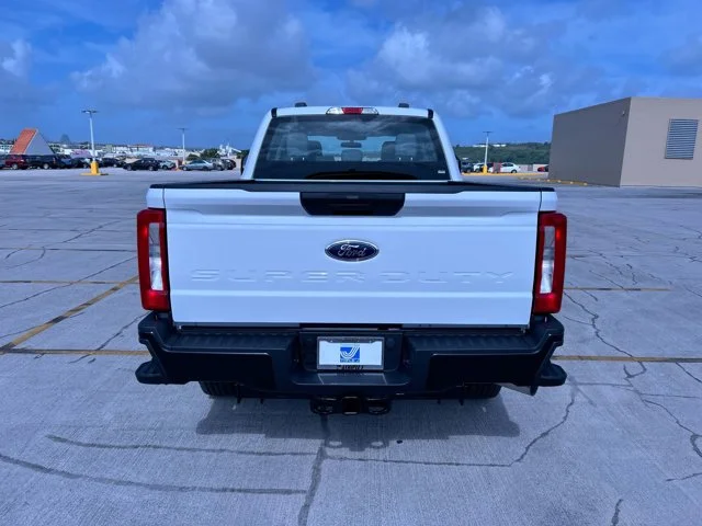 New 2026 OXFORD WHITE Ford XL Crew Cab image 4