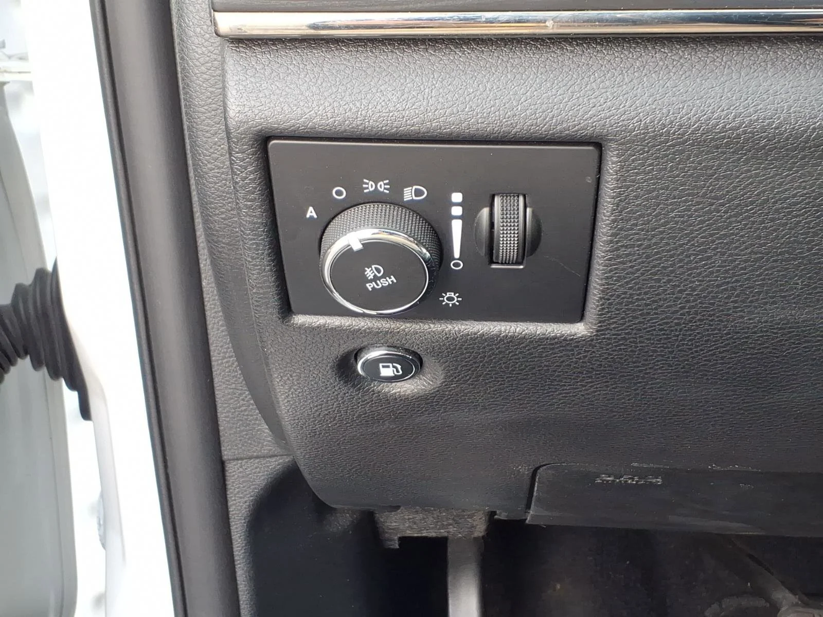 Used 2020 Bright White Clearcoat Jeep Limited X image 22