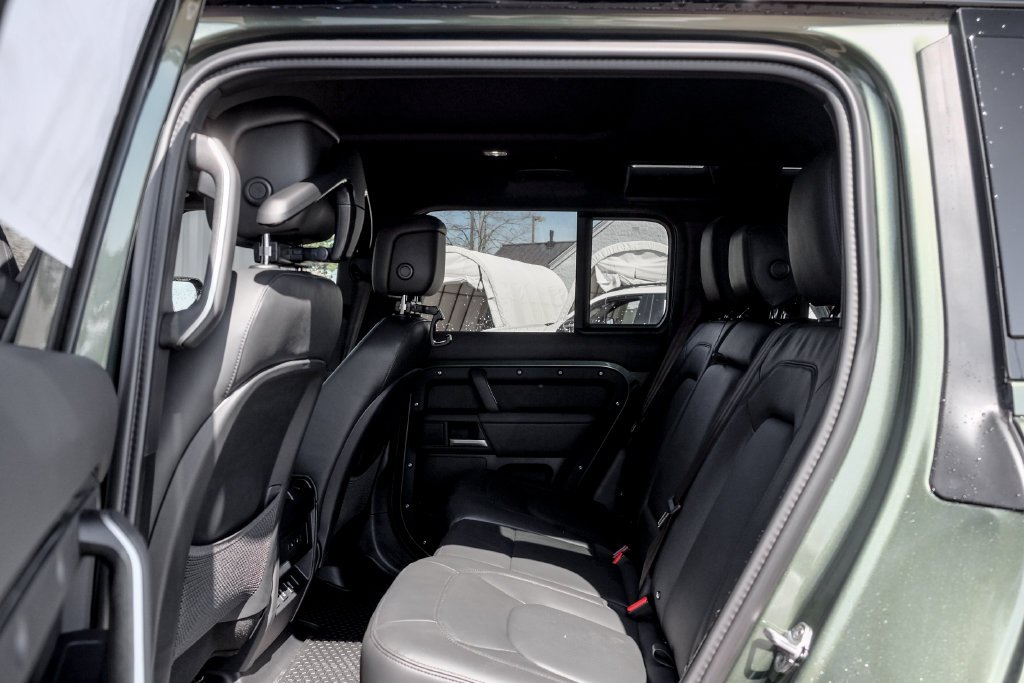 New 2026 Woolstone Green Land Rover X-Dynamic SE image 17