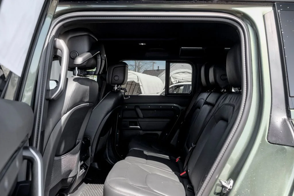 New 2026 Woolstone Green Land Rover X-Dynamic SE image 17