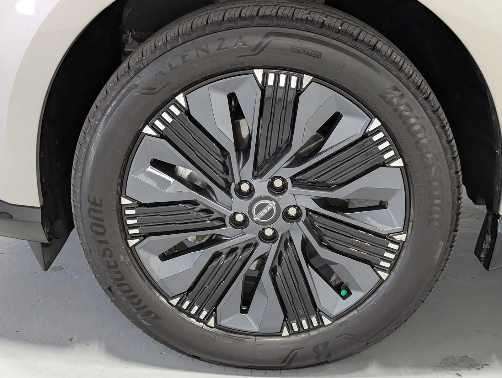 Used 2026 Champagne Silver Metallic Nissan Platinum image 3