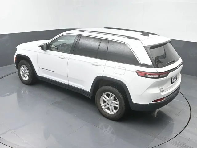 Used 2024 White Jeep Laredo image 31