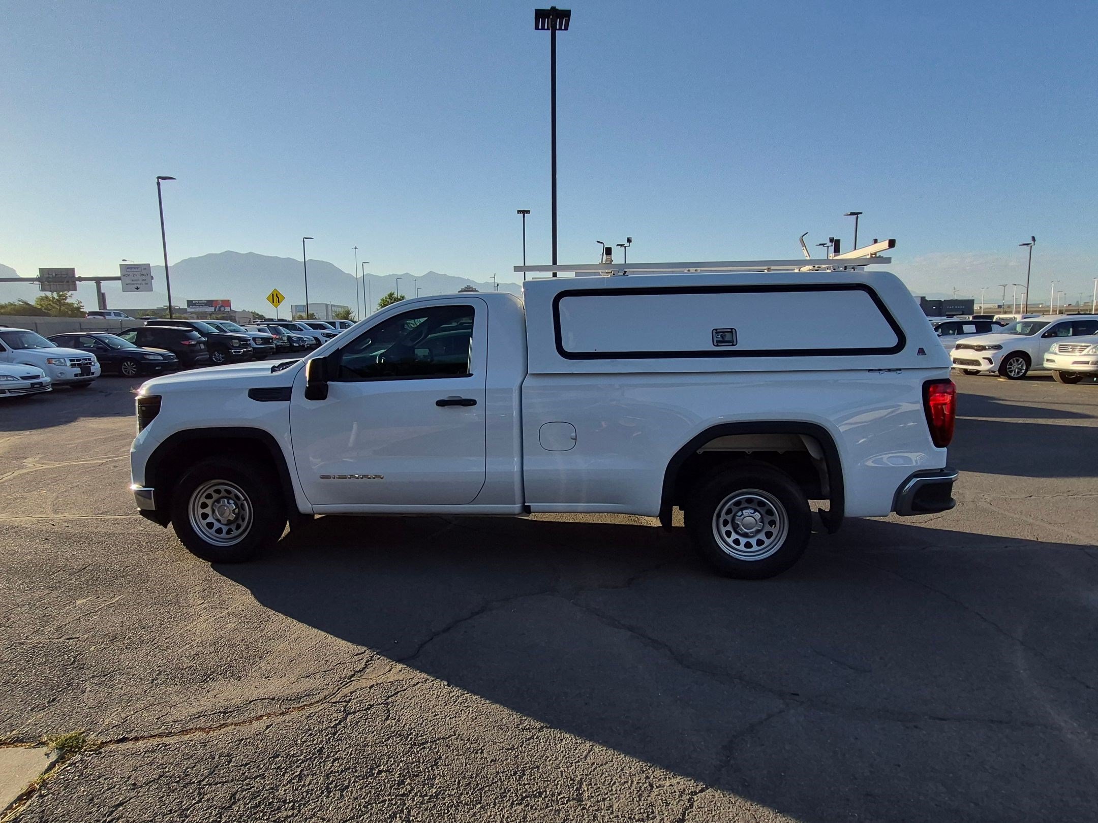 Used 2022 Summit White GMC Pro image 7