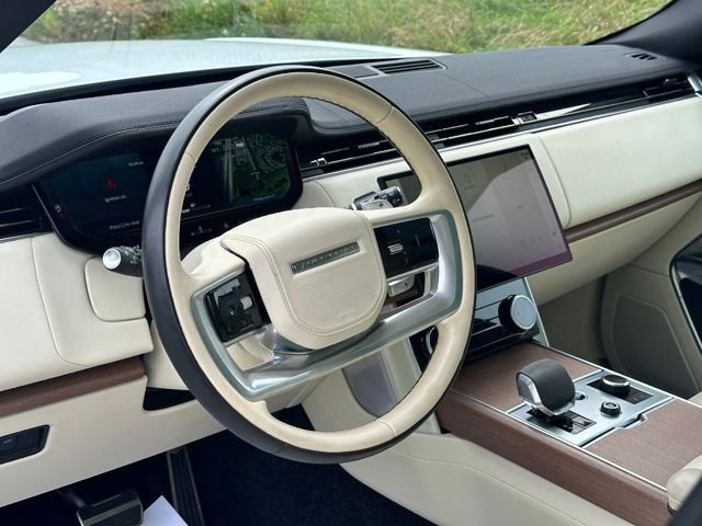 Used 2023 Fuji White Land Rover SE image 13