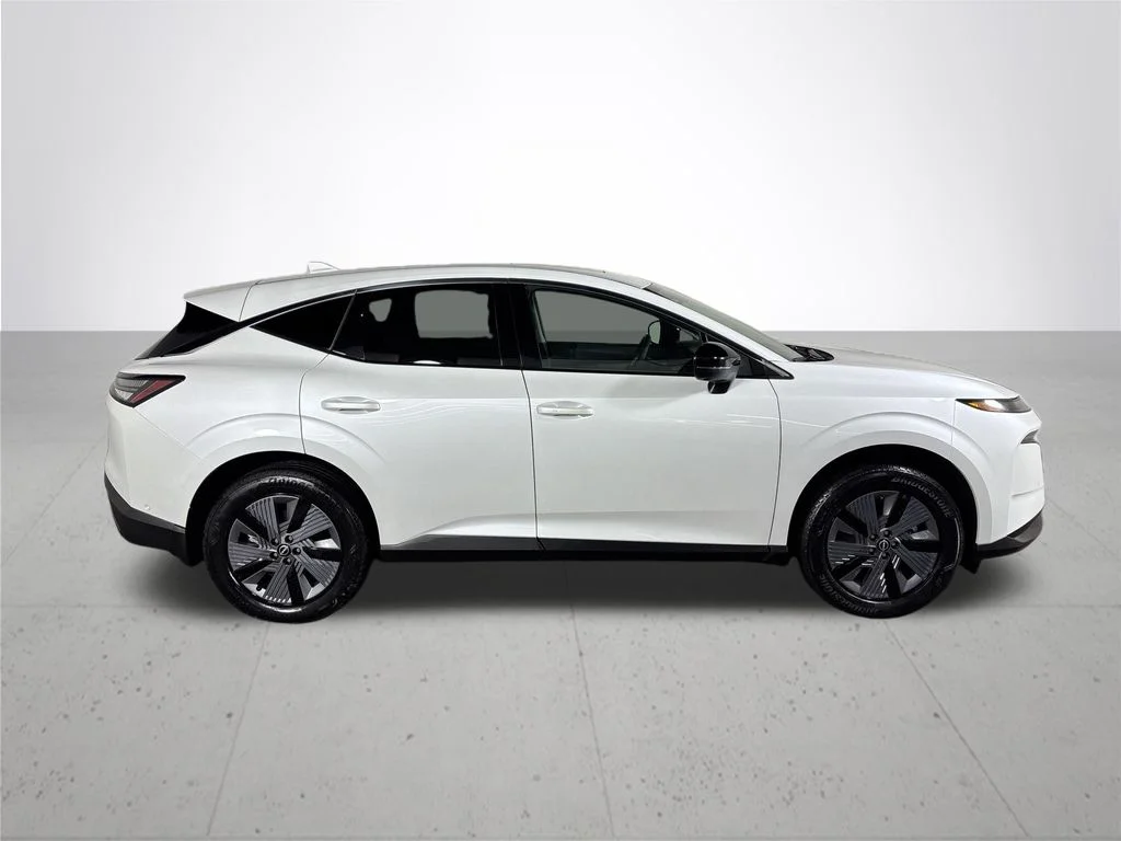 Used 2025 White Nissan SL image 5
