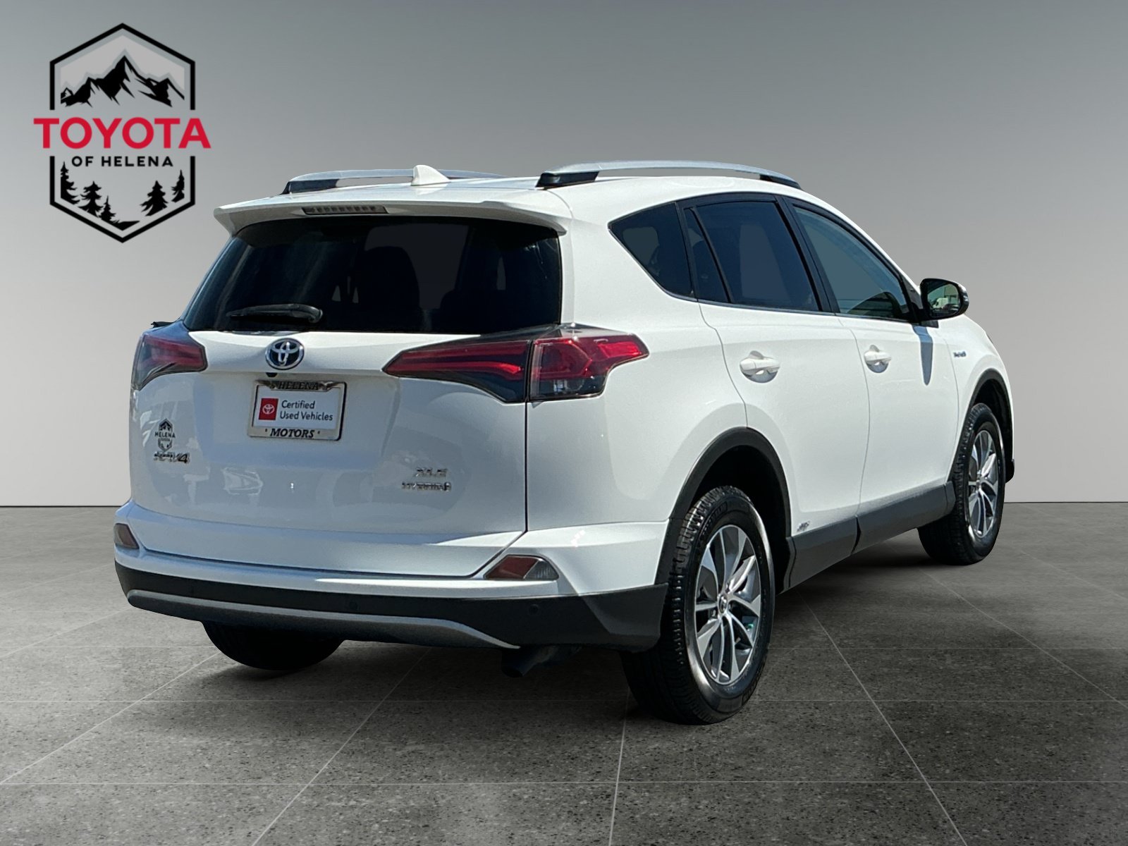 Certified Used 2018 SUPER_WHITE Toyota Hybrid XLE image 5