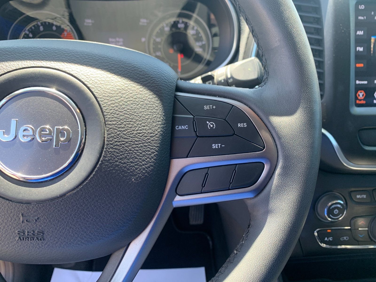 Used 2021 Red Jeep Latitude Lux image 27