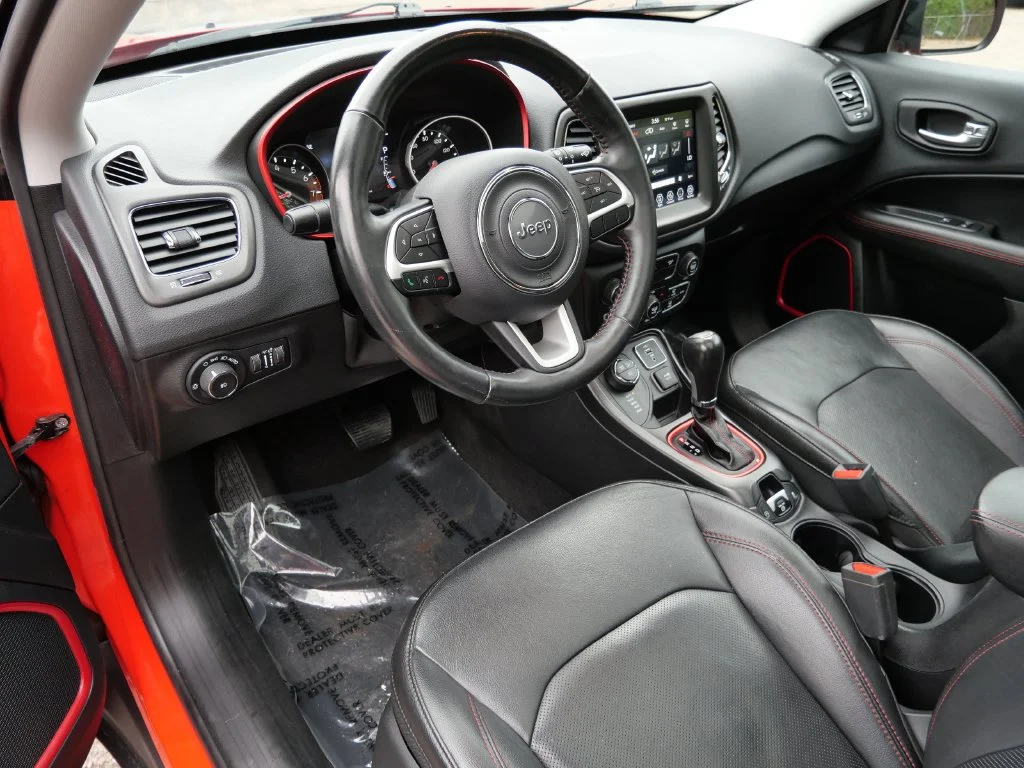Used 2019 Orange Jeep Trailhawk image 3