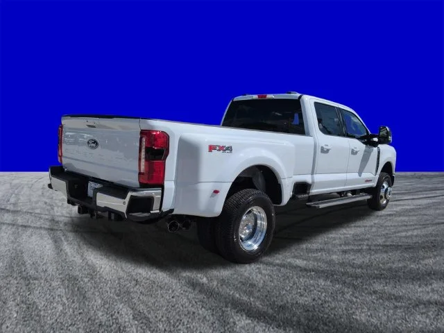 New 2027 Oxford White Ford F-350® Lariat® image 4