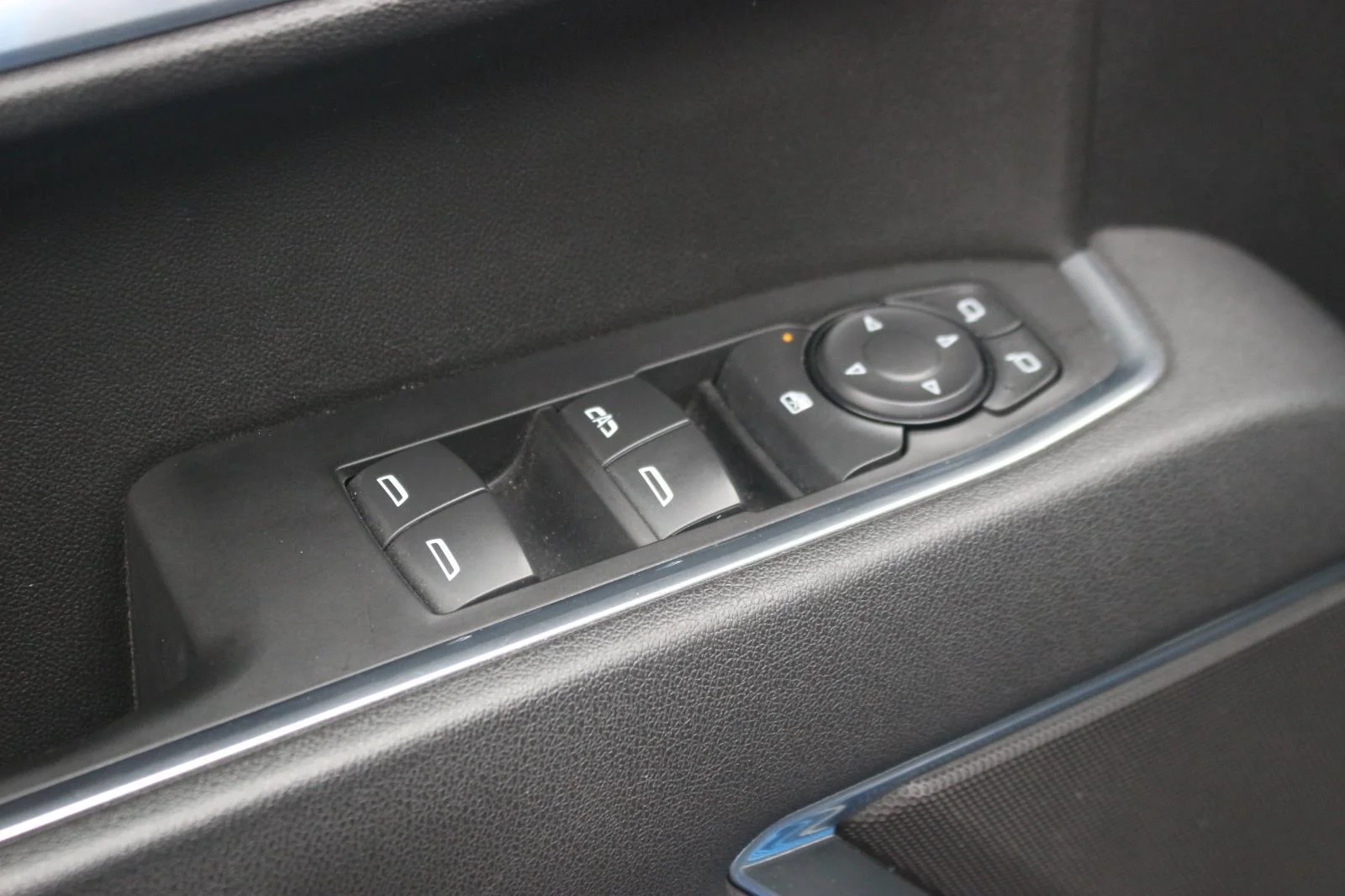 Used 2025 Riptide Blue Metallic Chevrolet LT image 15