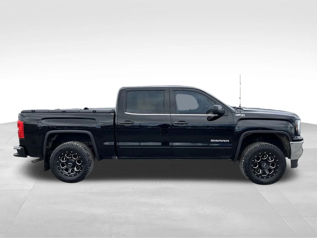 Used 2017 Black GMC SLE image 4