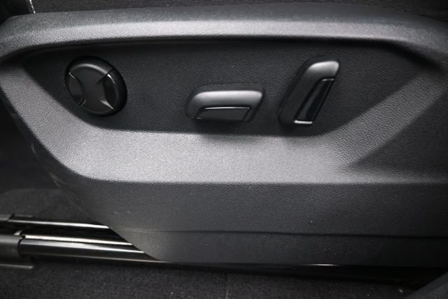 Used 2026  Volkswagen 2.0T SE w/Technology image 33
