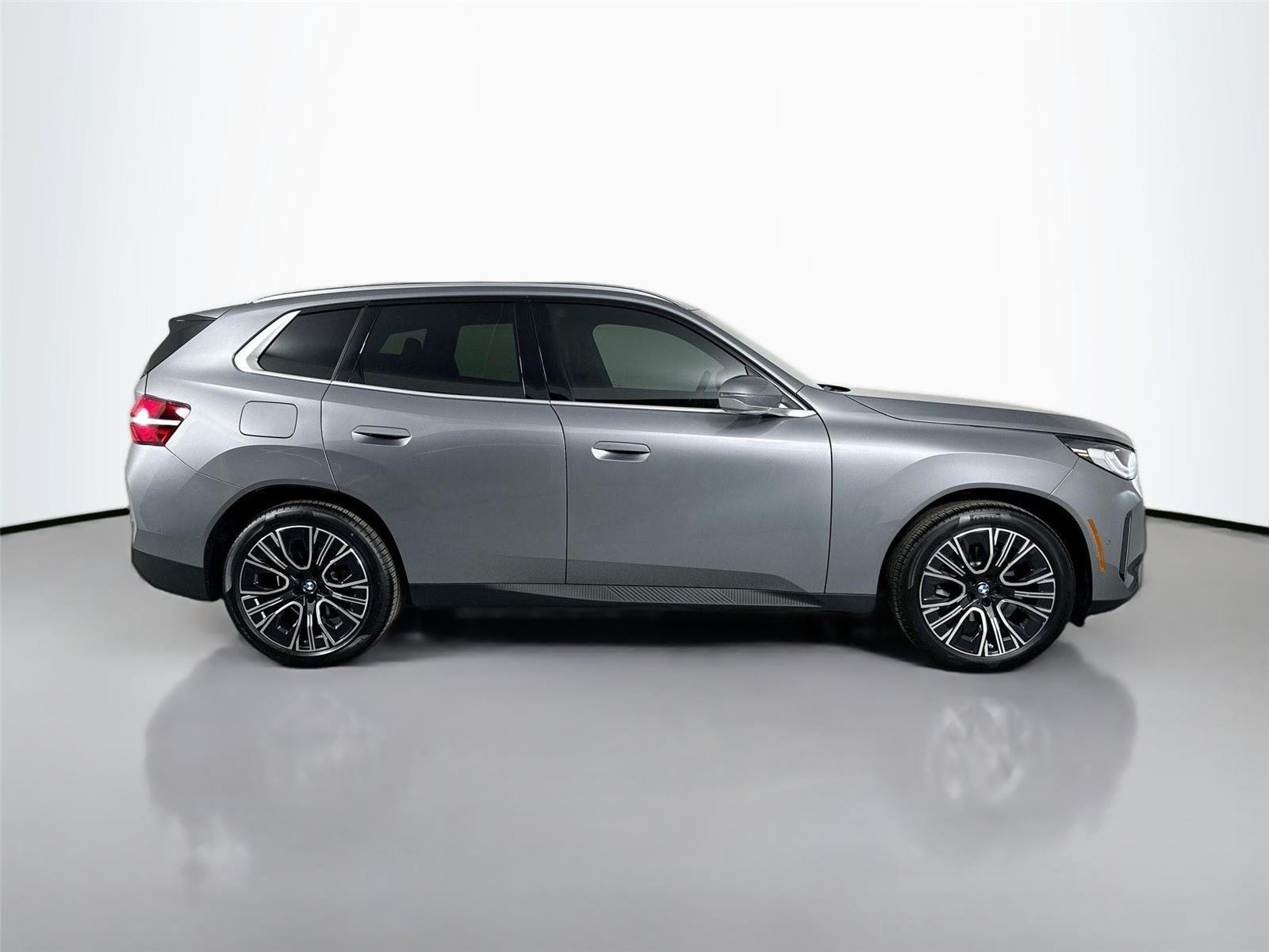 Used 2026 Skyscraper Grey Metallic BMW 30 xDrive image 5