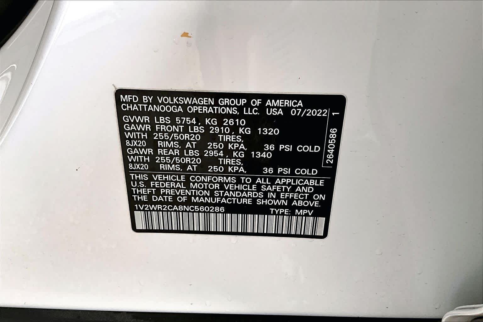 Used 2022 Pure White Volkswagen 3.6L V6 SE w/Technology image 31