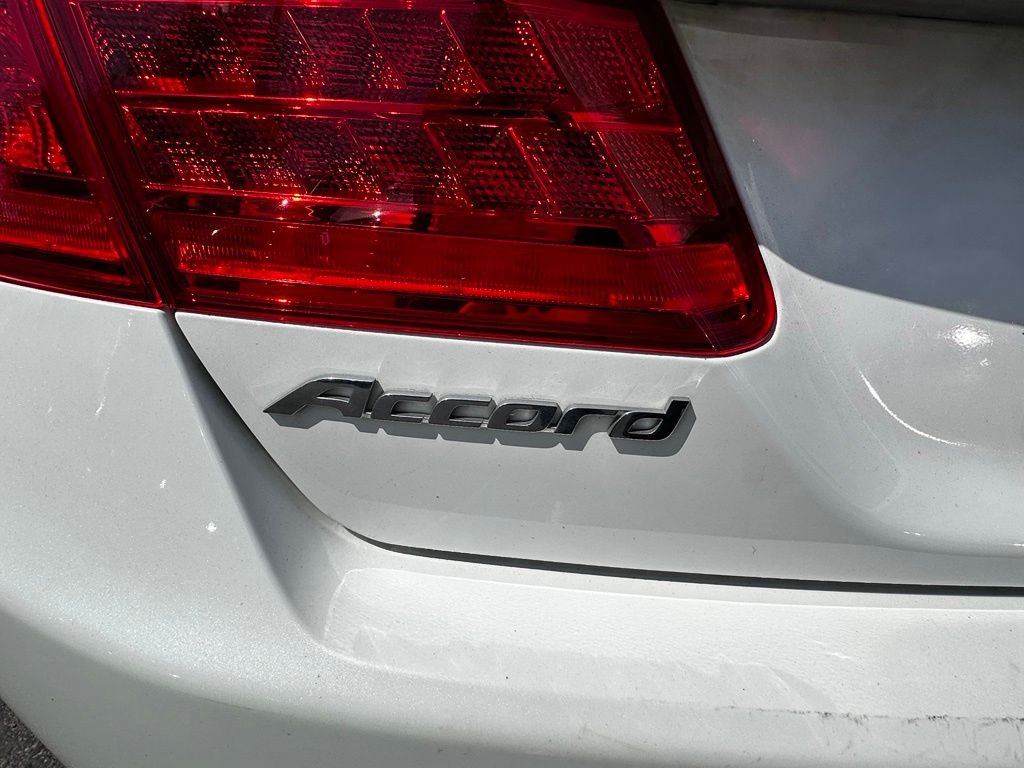 Used 2015 White Orchid Pearl Honda Touring image 5
