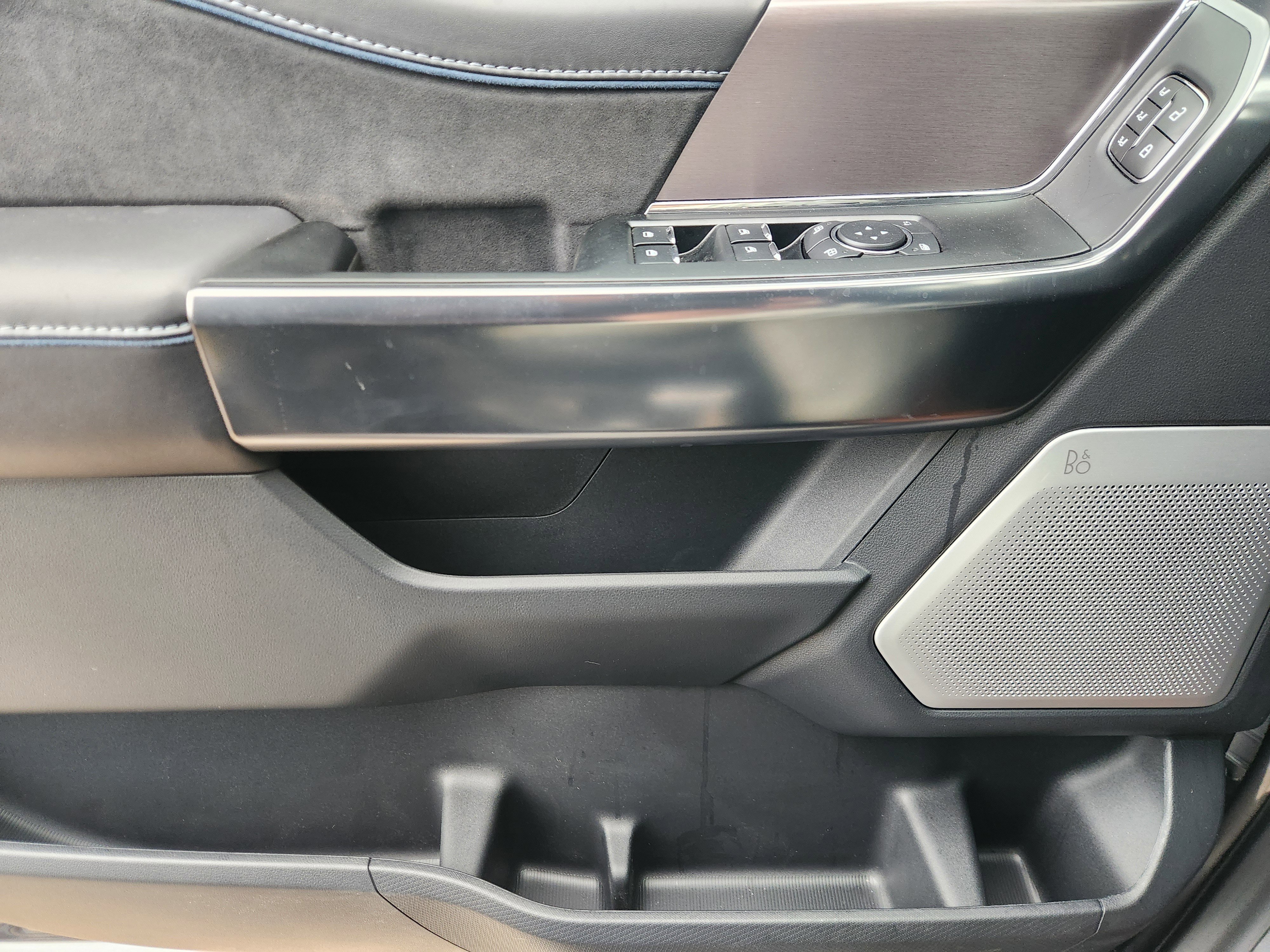 New 2025 Carbonized Gray Metallic Ford Platinum image 14