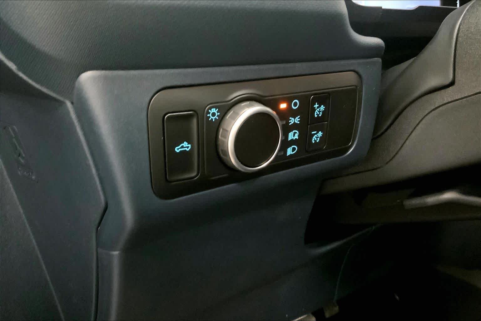 New 2026 Carbonized Gray Metallic Ford XLT image 18
