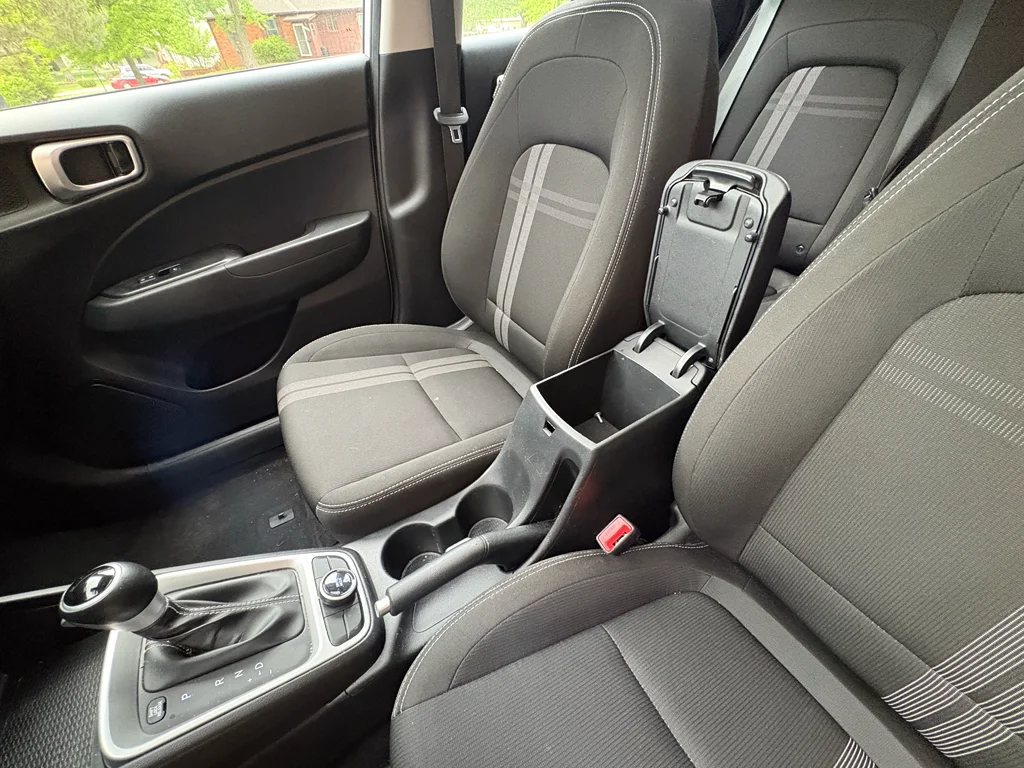 Used 2025 Shimmering Silver Hyundai SEL image 31
