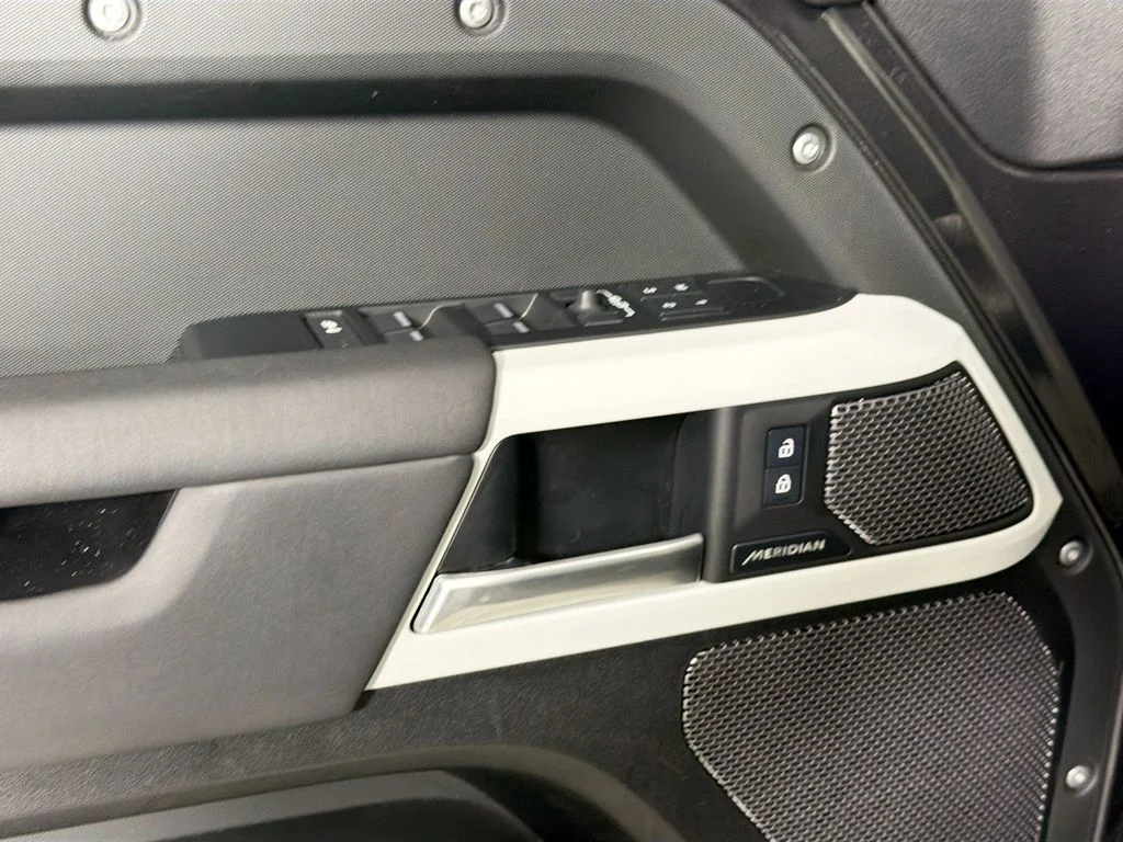 Used 2024 Gray Land Rover S image 18