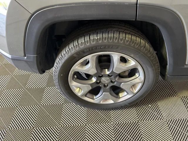Used 2021 Sting-Gray Clearcoat Jeep Limited image 39