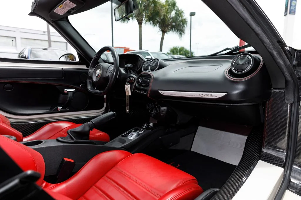 Used 2016 White Alfa Romeo Base image 13