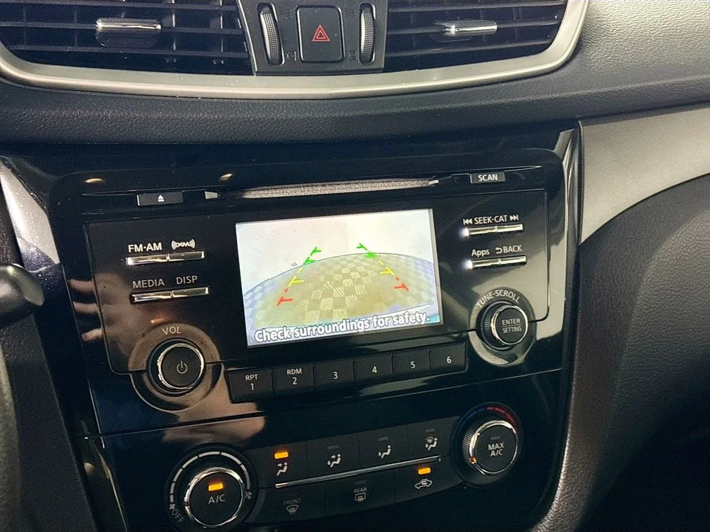 Used 2016 Blue Nissan S image 16