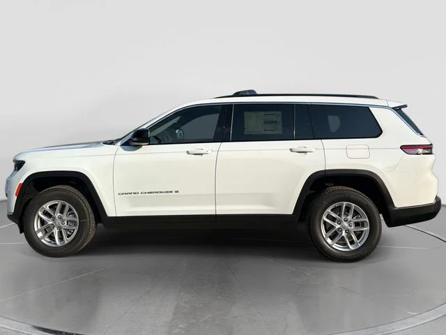 New 2026 Bright White Clear-Coat Exterior Paint Jeep Laredo image 7