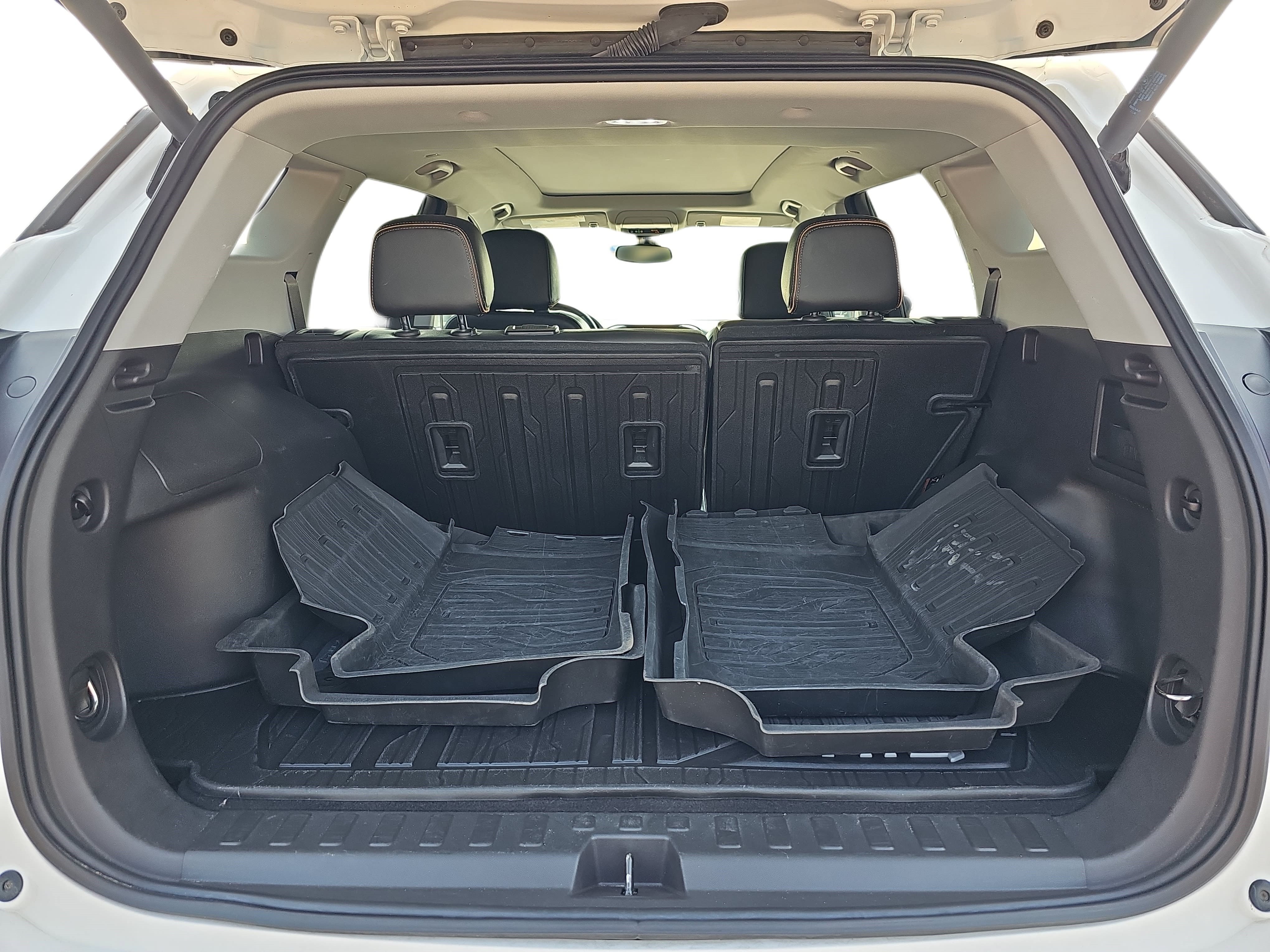 Used 2023 Summit White GMC AT4 image 26