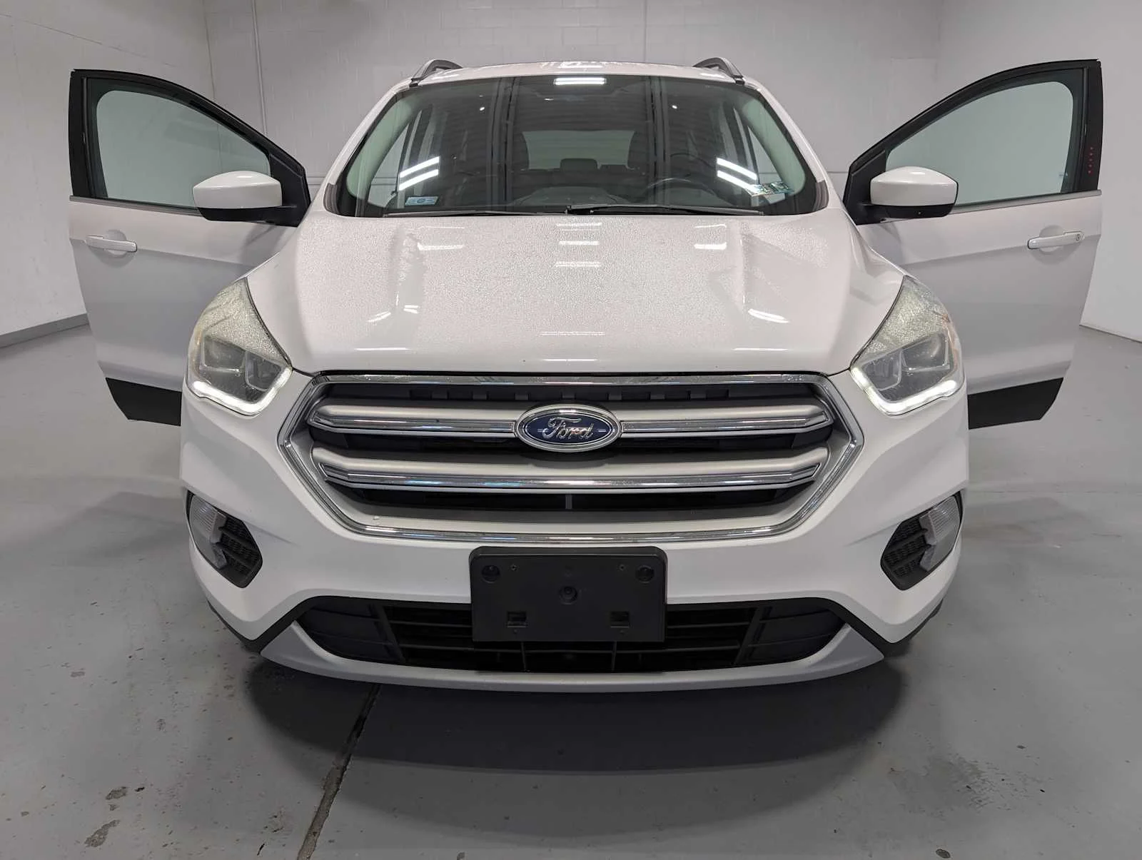Used 2017 White Platinum Metallic Tri-Coat Ford SE image 15