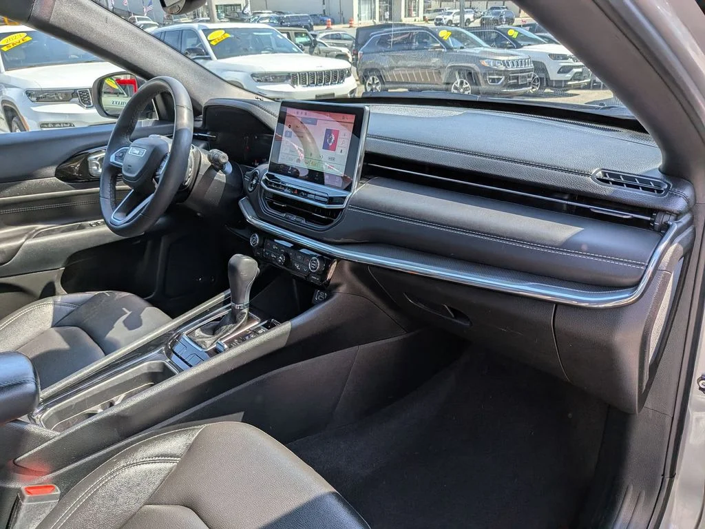 Used 2024 Gray Jeep Limited image 27