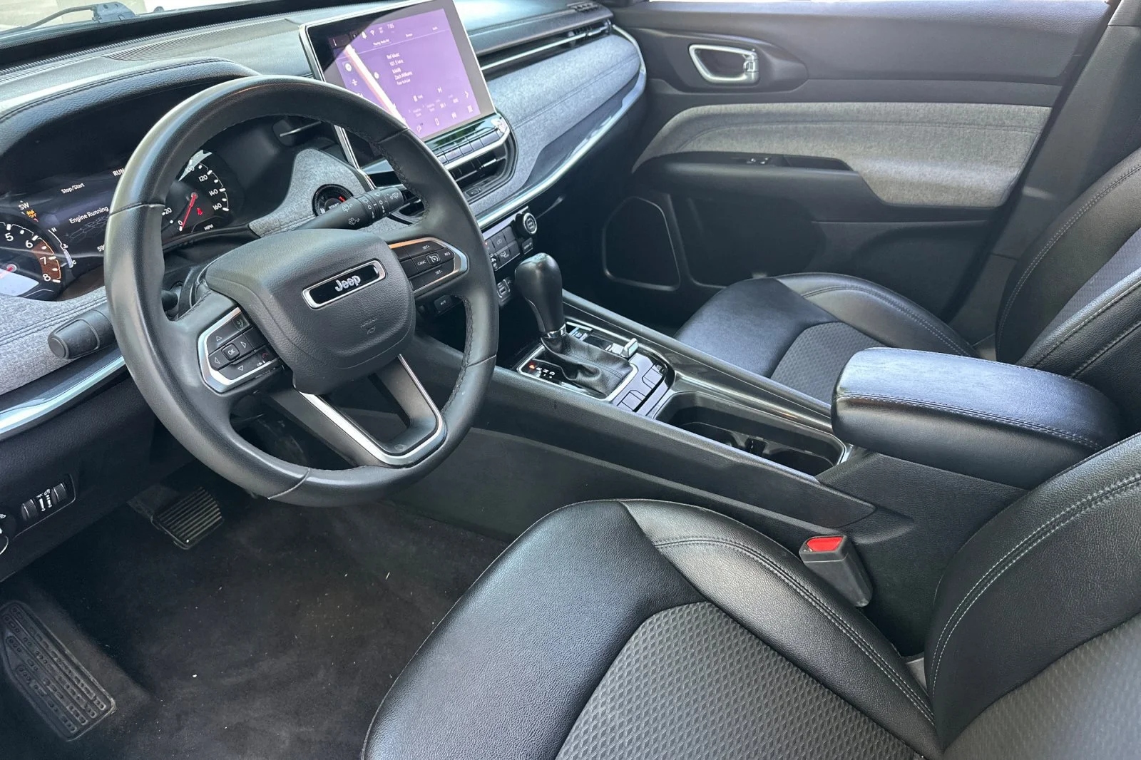Used 2024 Gray Jeep Latitude image 10