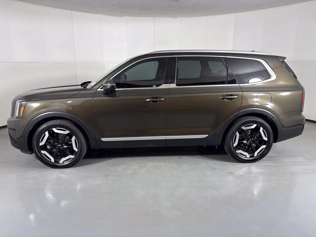 Used 2023 Green Kia EX image 5