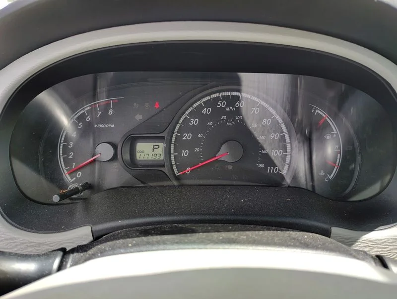 Used 2014 Silver Toyota LE image 13