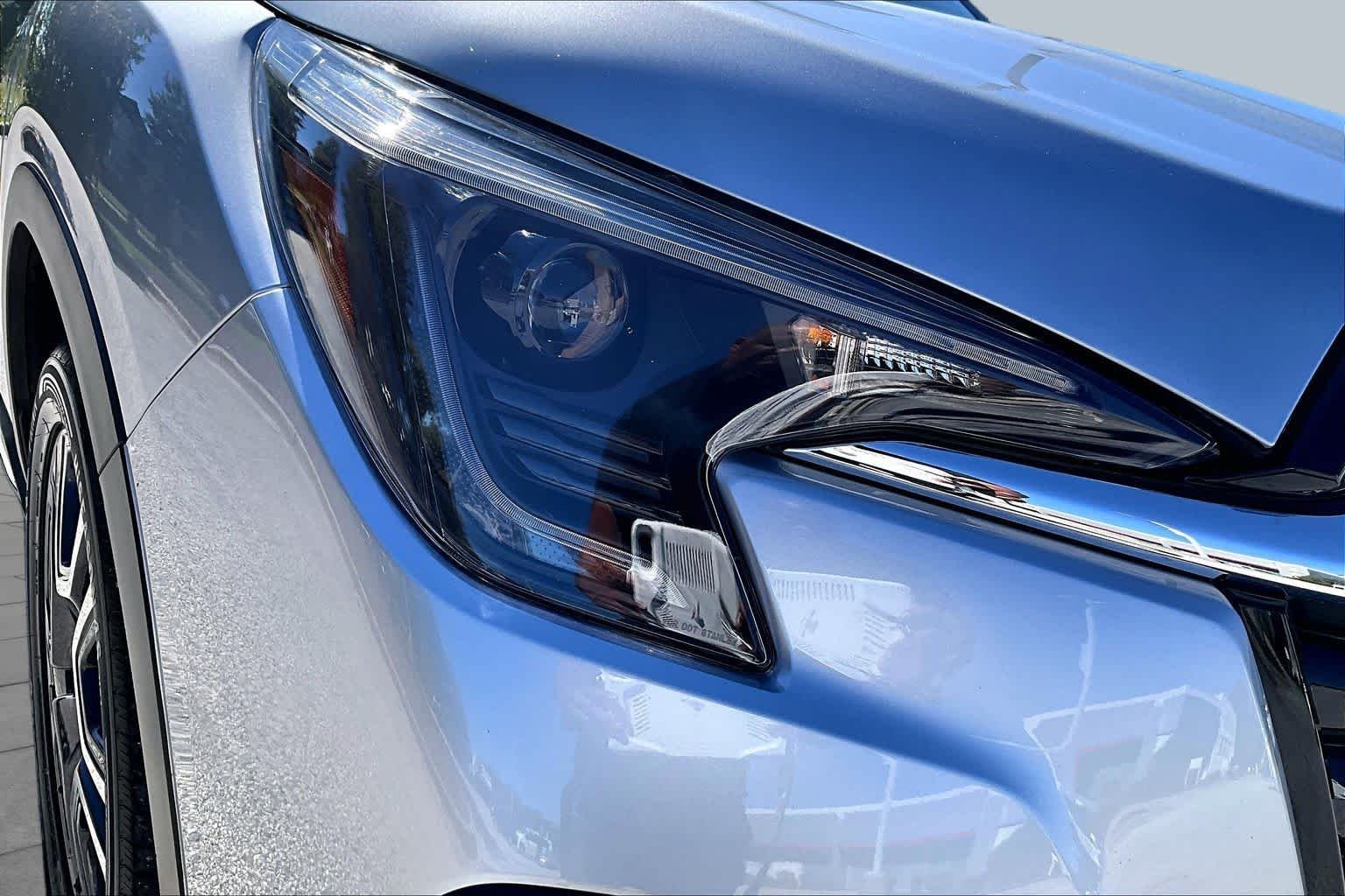 Used 2023 Ice Silver Metallic Subaru Limited image 28