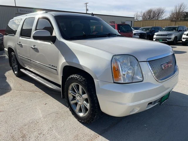 Used 2012 White GMC Denali image 3