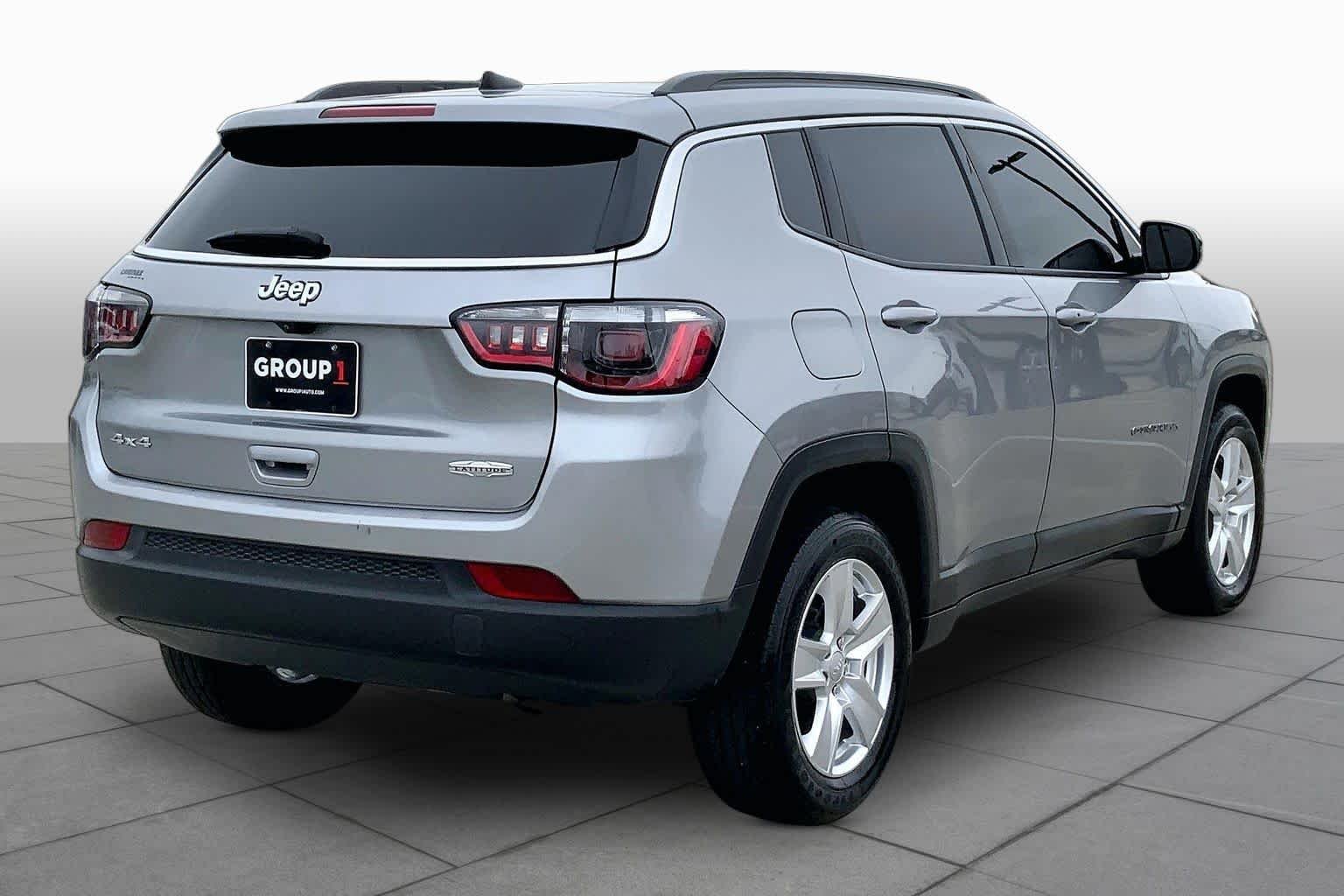 Used 2022 Billet Silver Metallic Clearcoat Jeep Latitude image 13