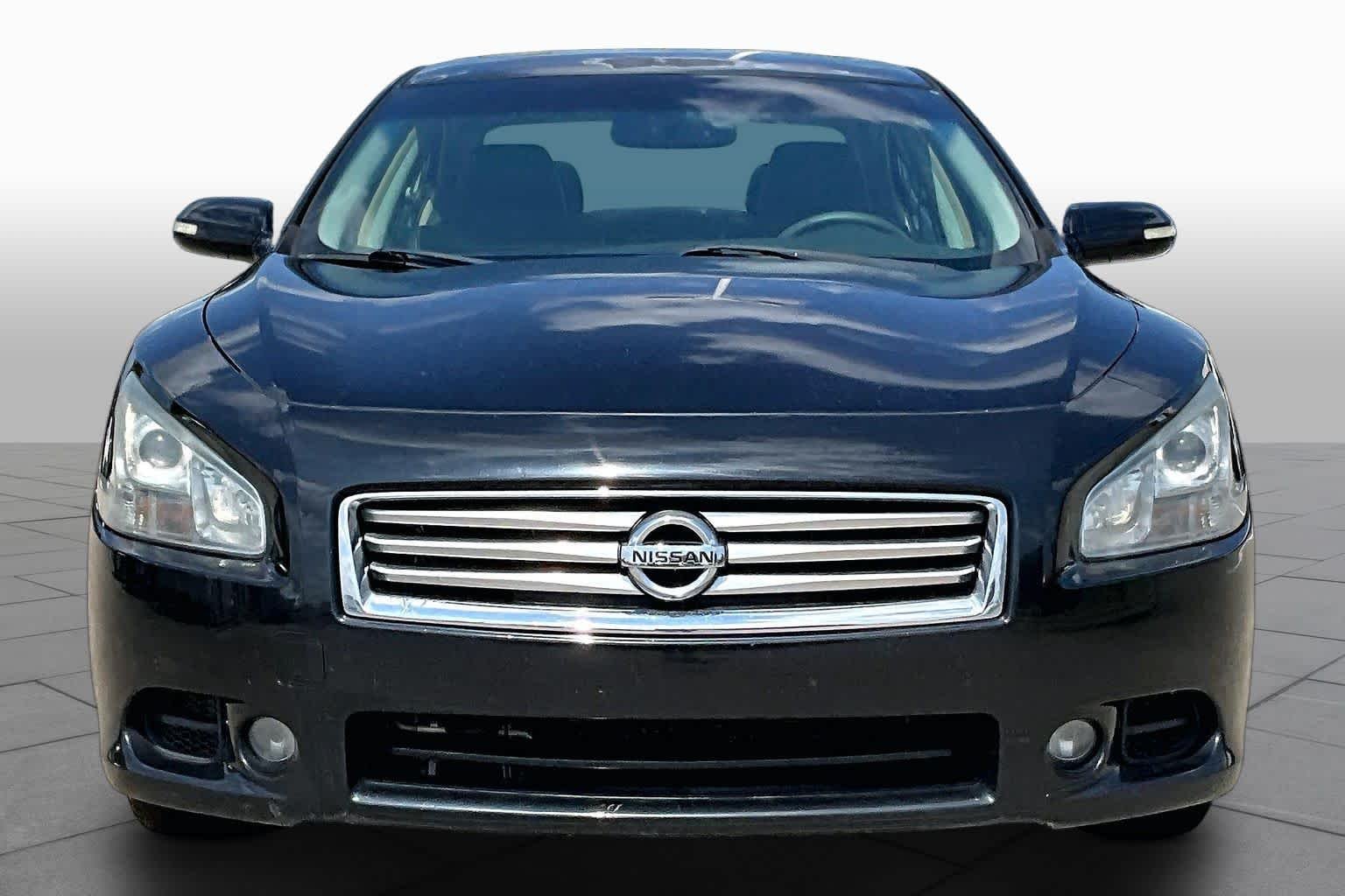 Used 2014 Super Black Nissan 3.5 SV image 4